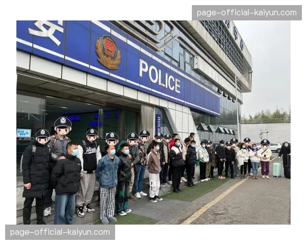 警方通报：成功抓获在德甲赛场外兜售假球票的团伙