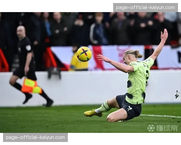 诺丁汉森林老将费利佩赛后鼓励因失误导致丢球的年轻中卫